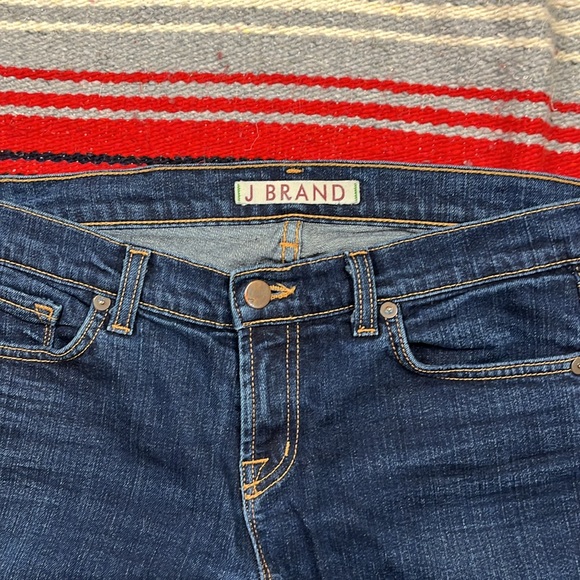 J Brand | Straight Cut Jeans | Size 28 - Picture 4 of 7